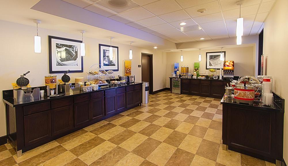 Hampton Inn Dekalb - Near The University Esterno foto