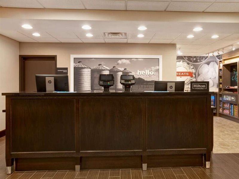 Hampton Inn Dekalb - Near The University Esterno foto