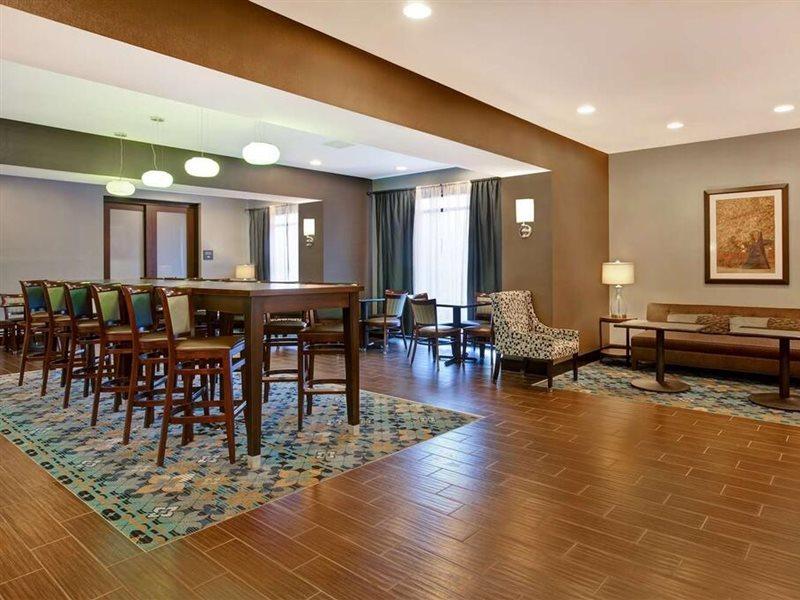 Hampton Inn Dekalb - Near The University Esterno foto