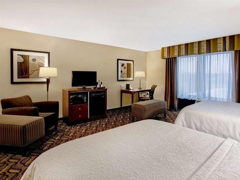 Hampton Inn Dekalb - Near The University Esterno foto