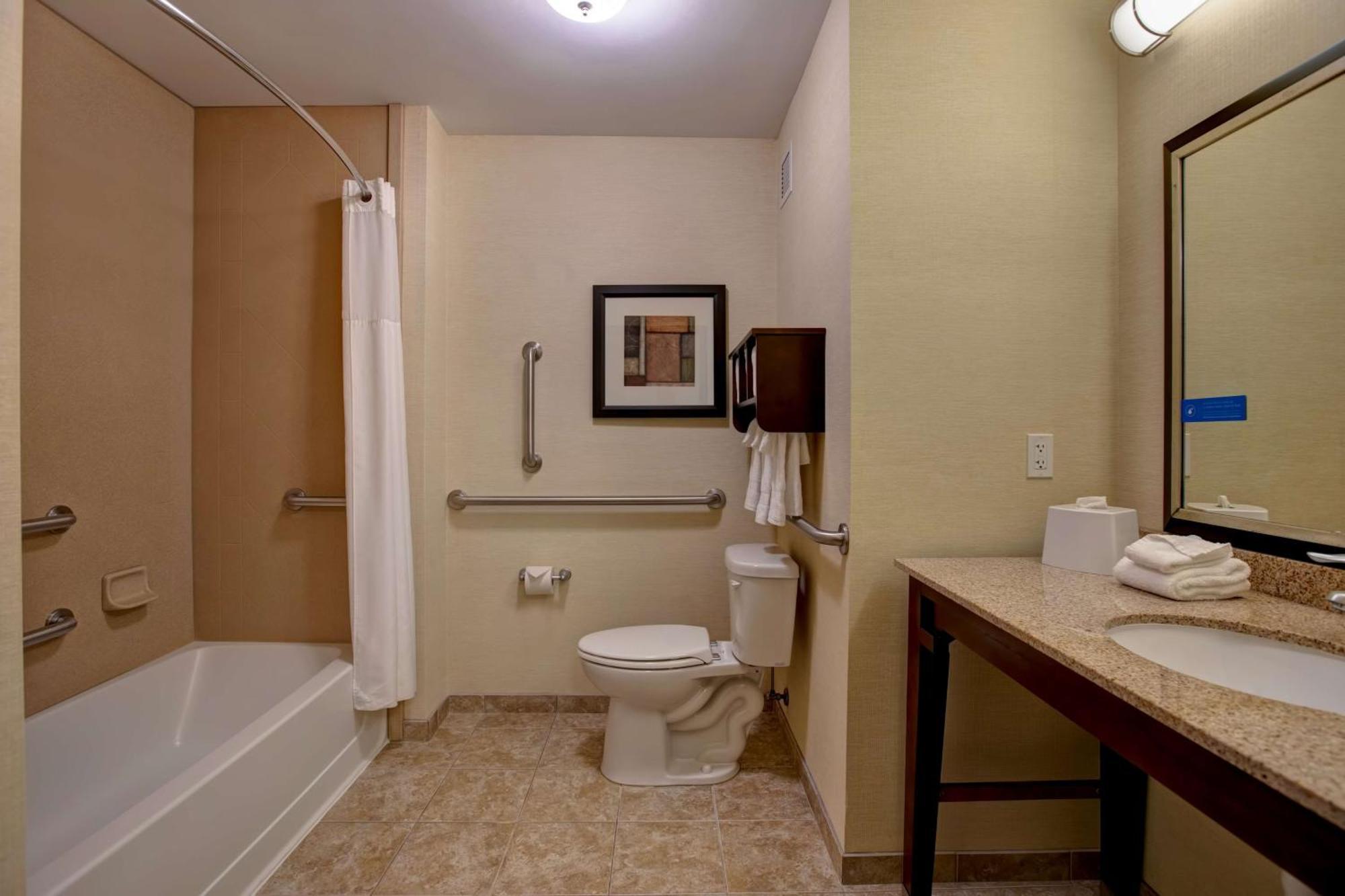 Hampton Inn Dekalb - Near The University Esterno foto