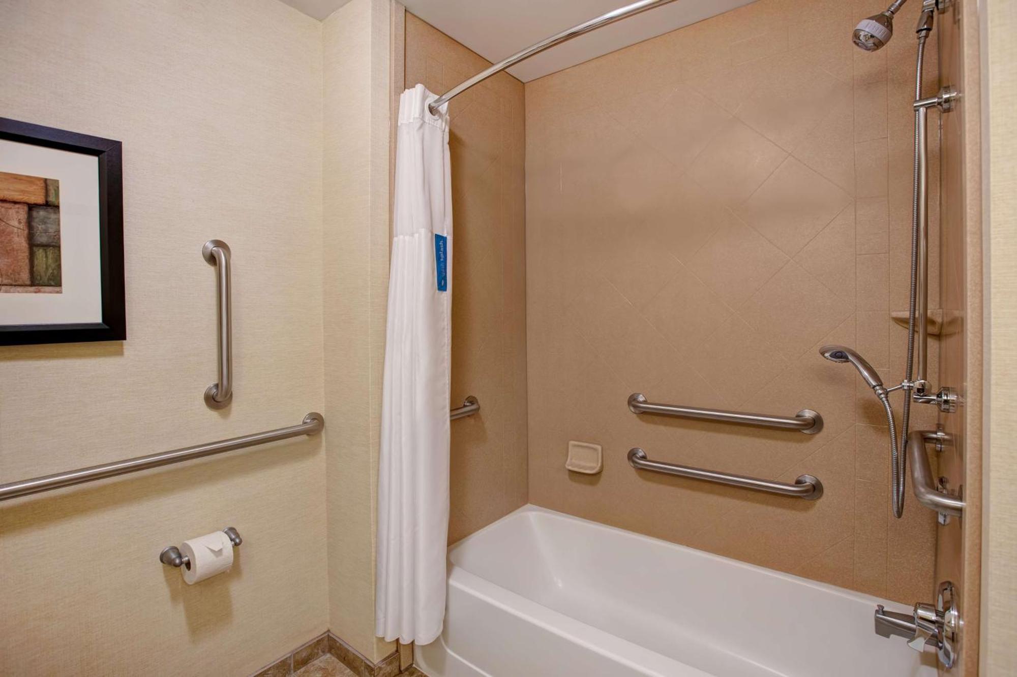 Hampton Inn Dekalb - Near The University Esterno foto