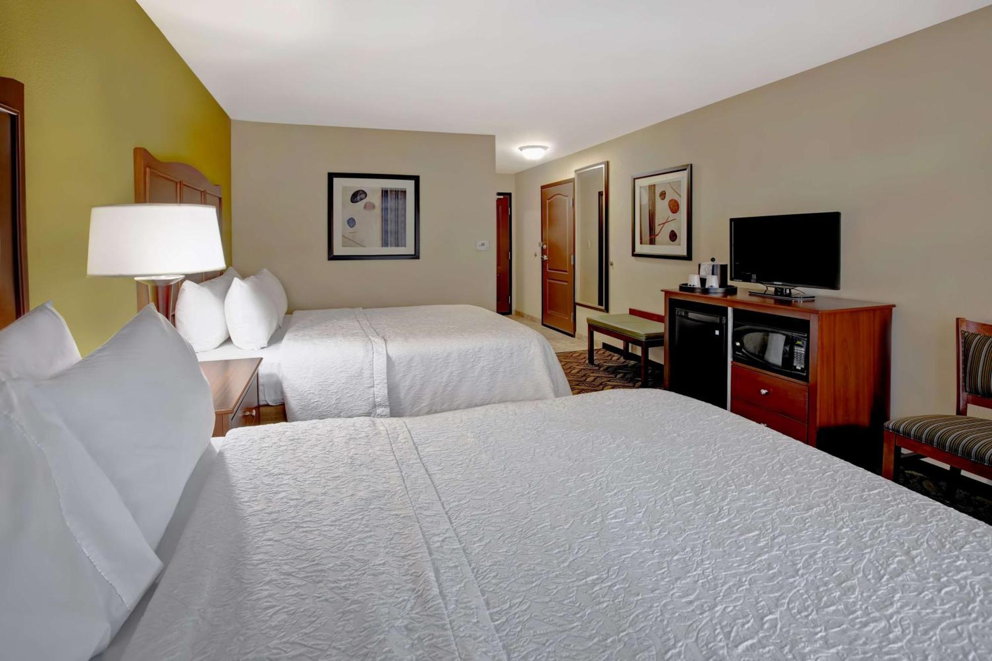 Hampton Inn Dekalb - Near The University Esterno foto