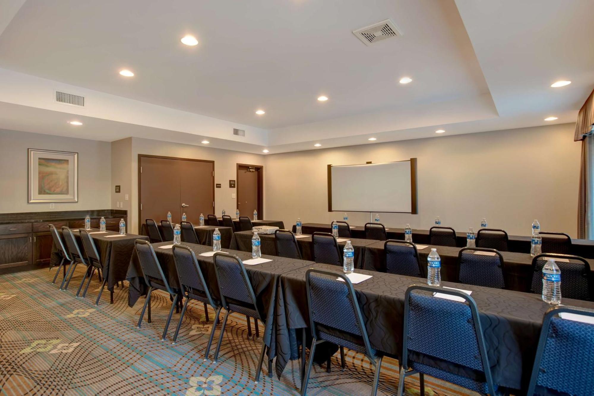 Hampton Inn Dekalb - Near The University Esterno foto