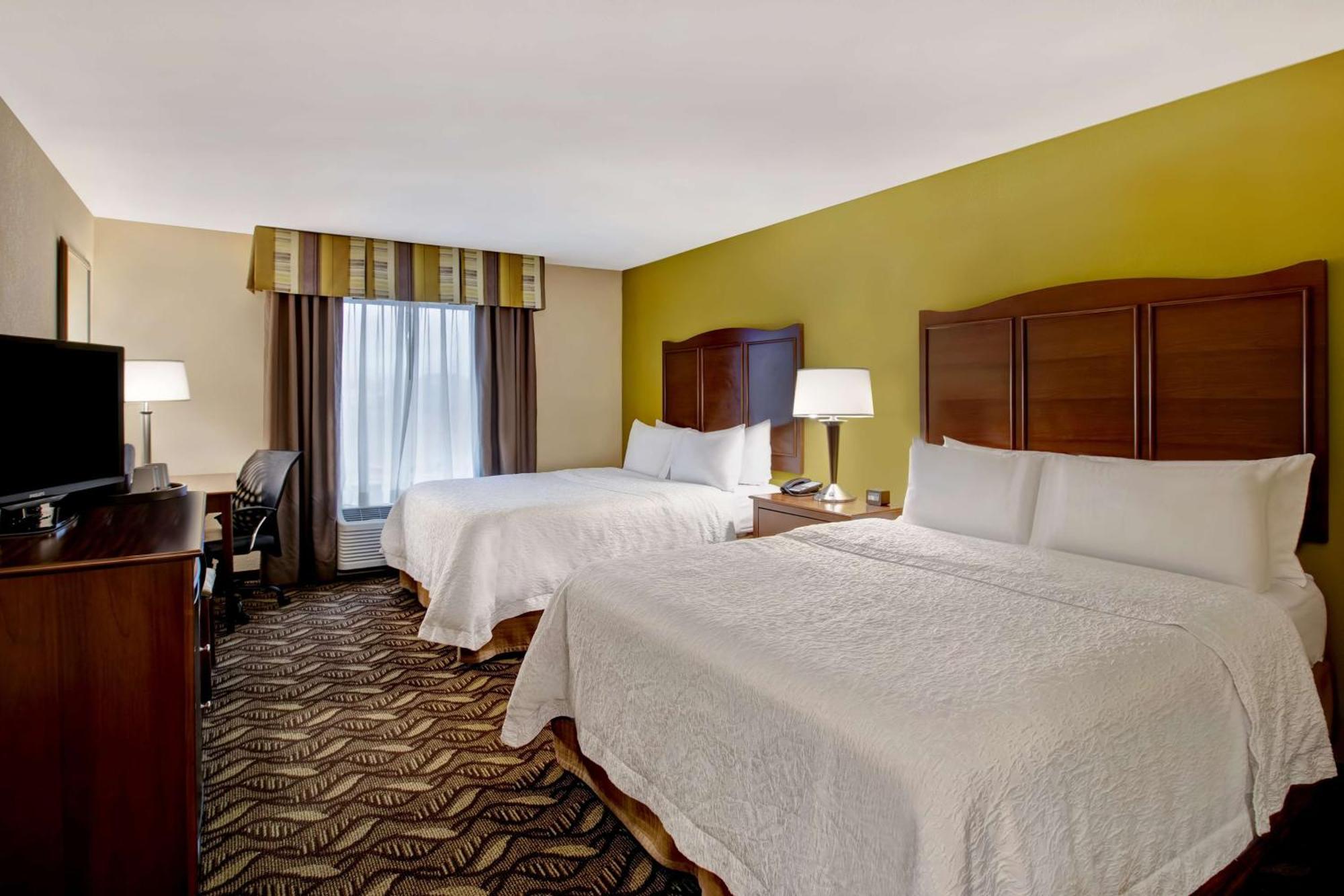 Hampton Inn Dekalb - Near The University Esterno foto