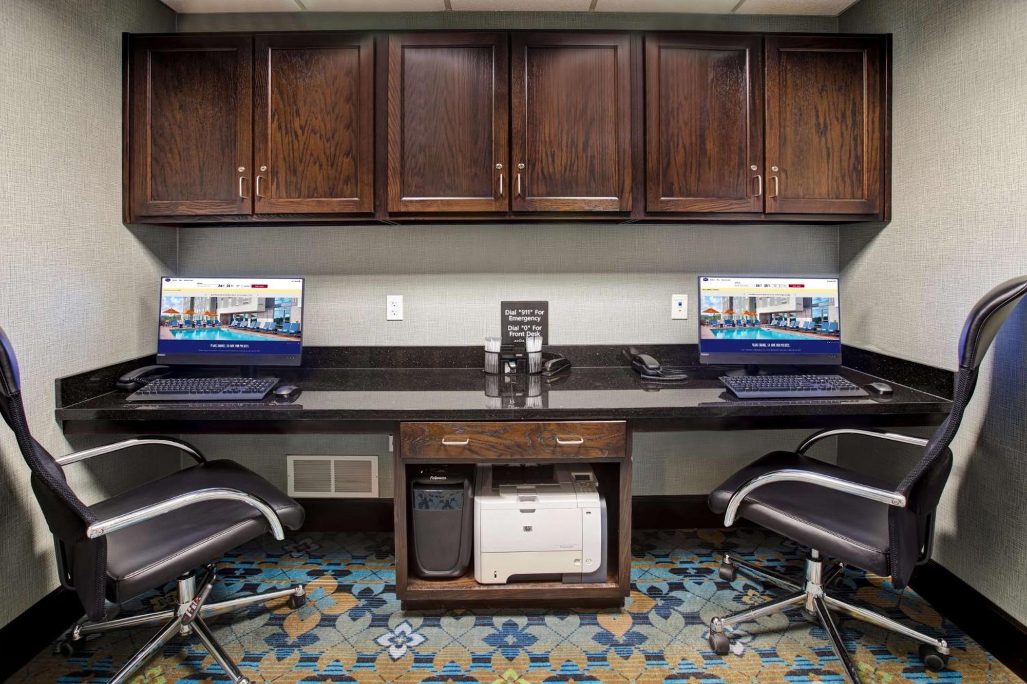 Hampton Inn Dekalb - Near The University Esterno foto