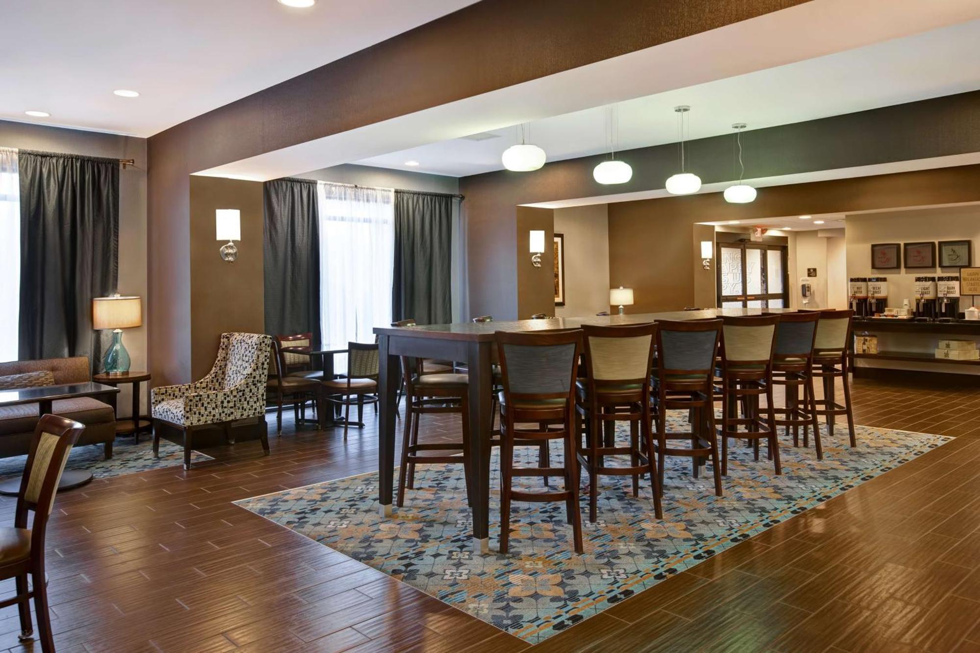 Hampton Inn Dekalb - Near The University Esterno foto