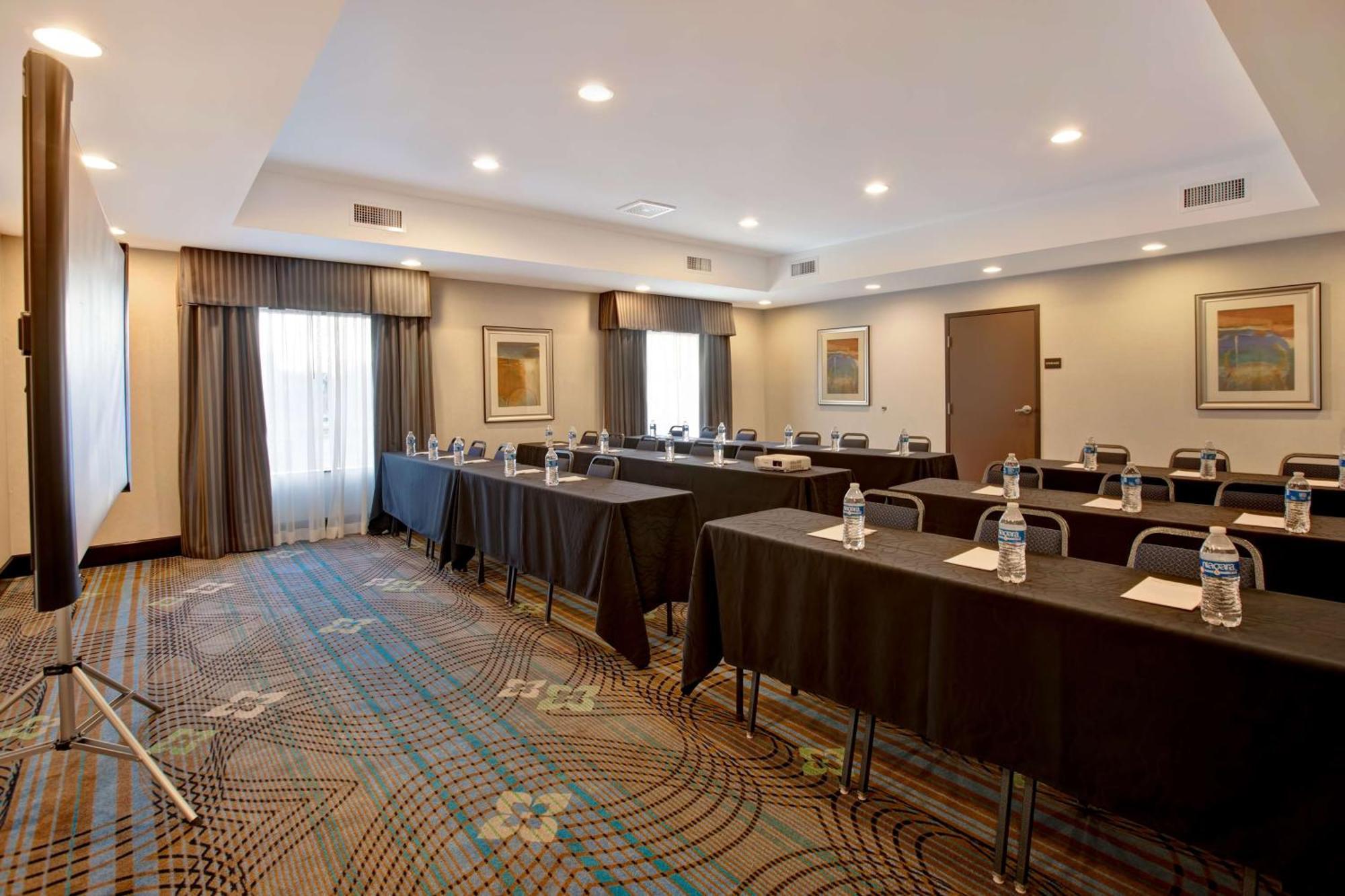 Hampton Inn Dekalb - Near The University Esterno foto