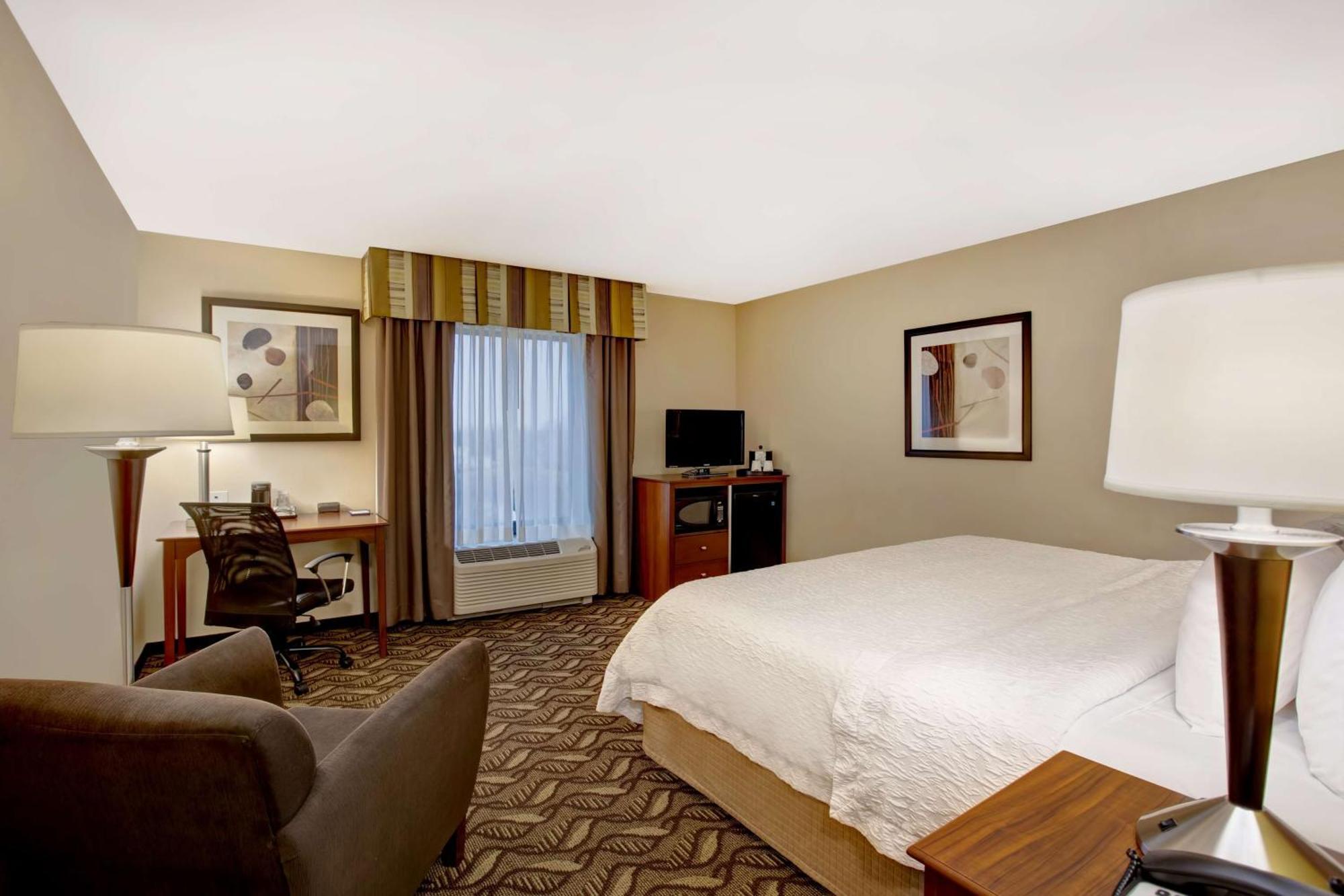 Hampton Inn Dekalb - Near The University Esterno foto