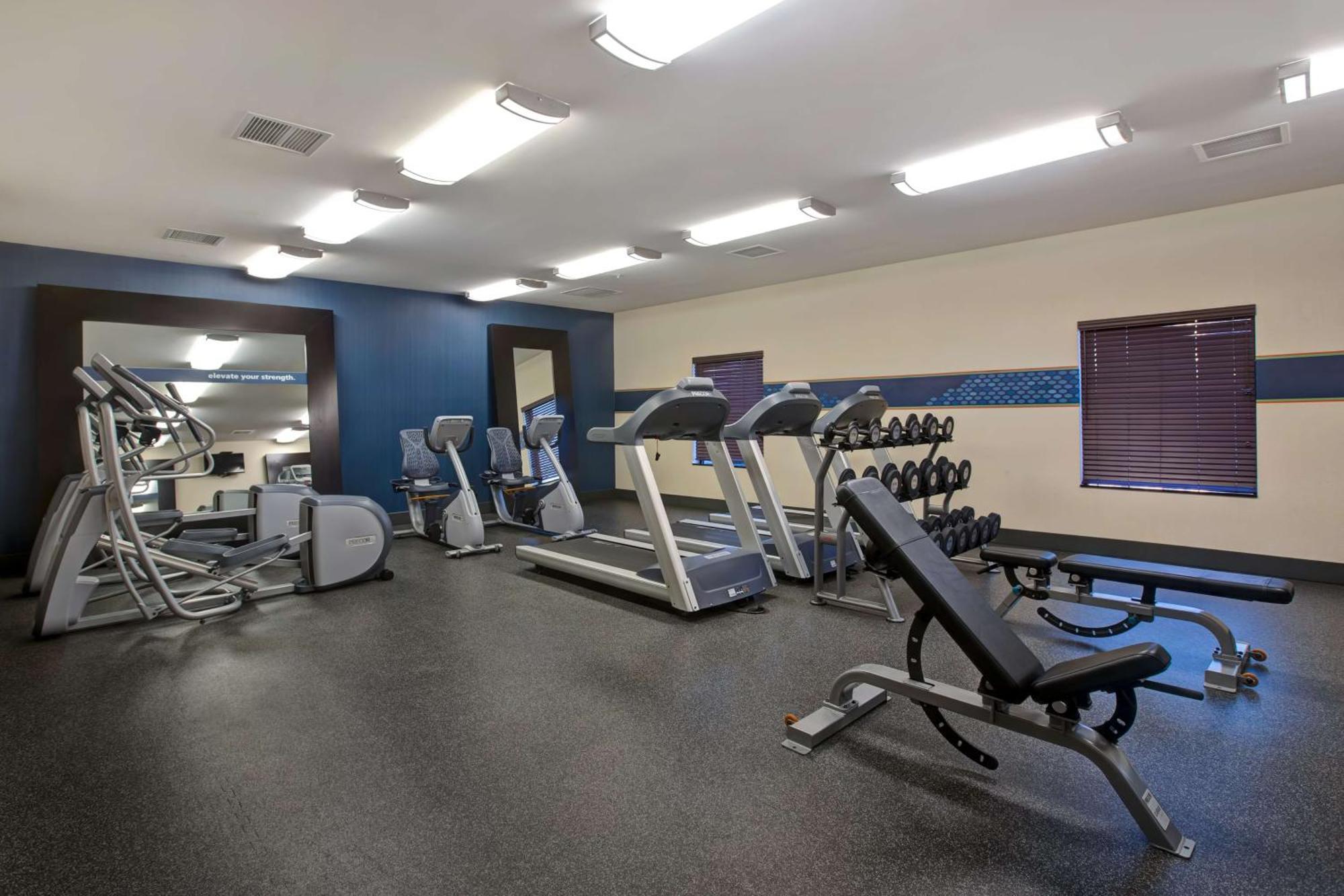 Hampton Inn Dekalb - Near The University Esterno foto