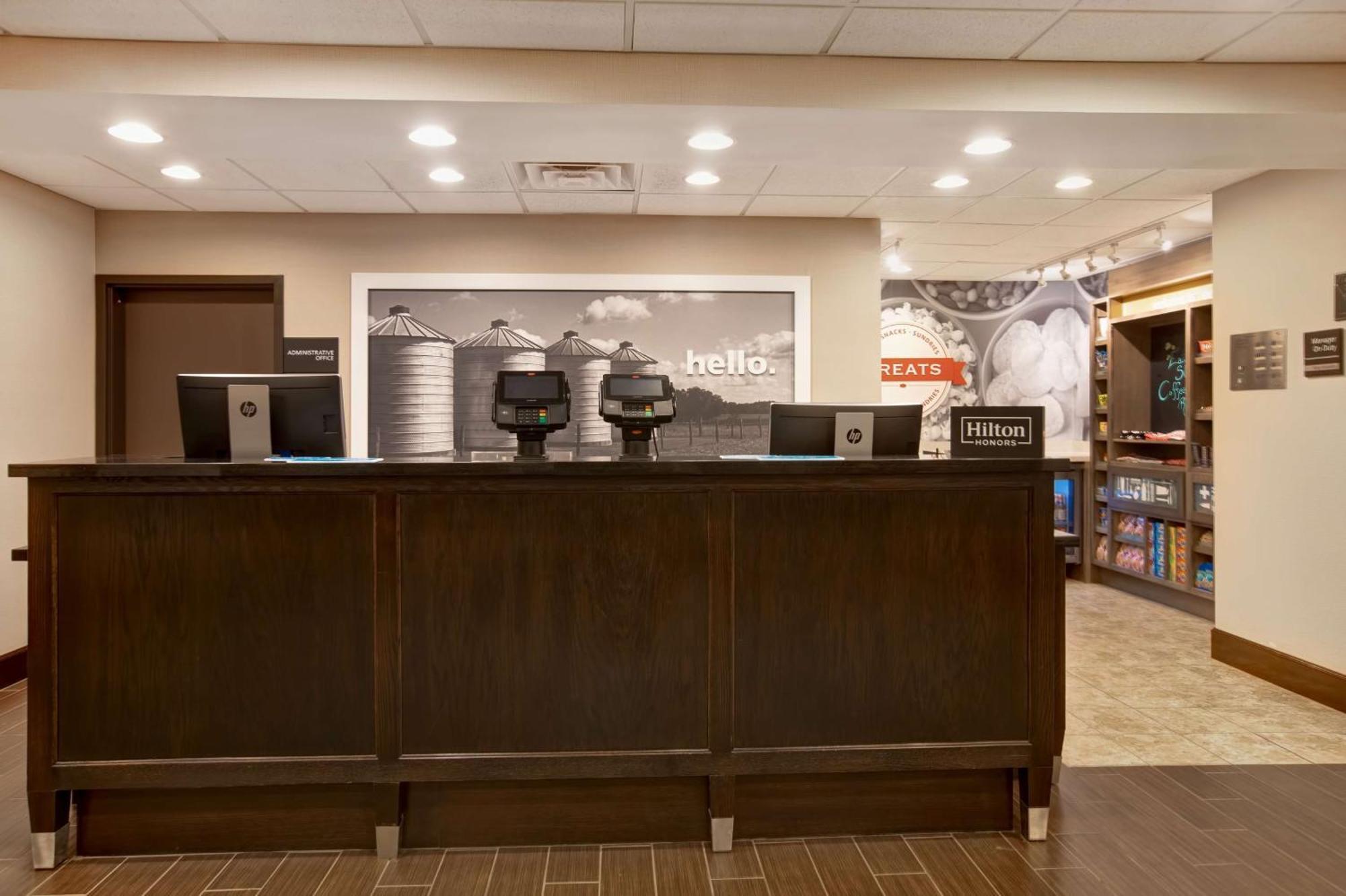Hampton Inn Dekalb - Near The University Esterno foto