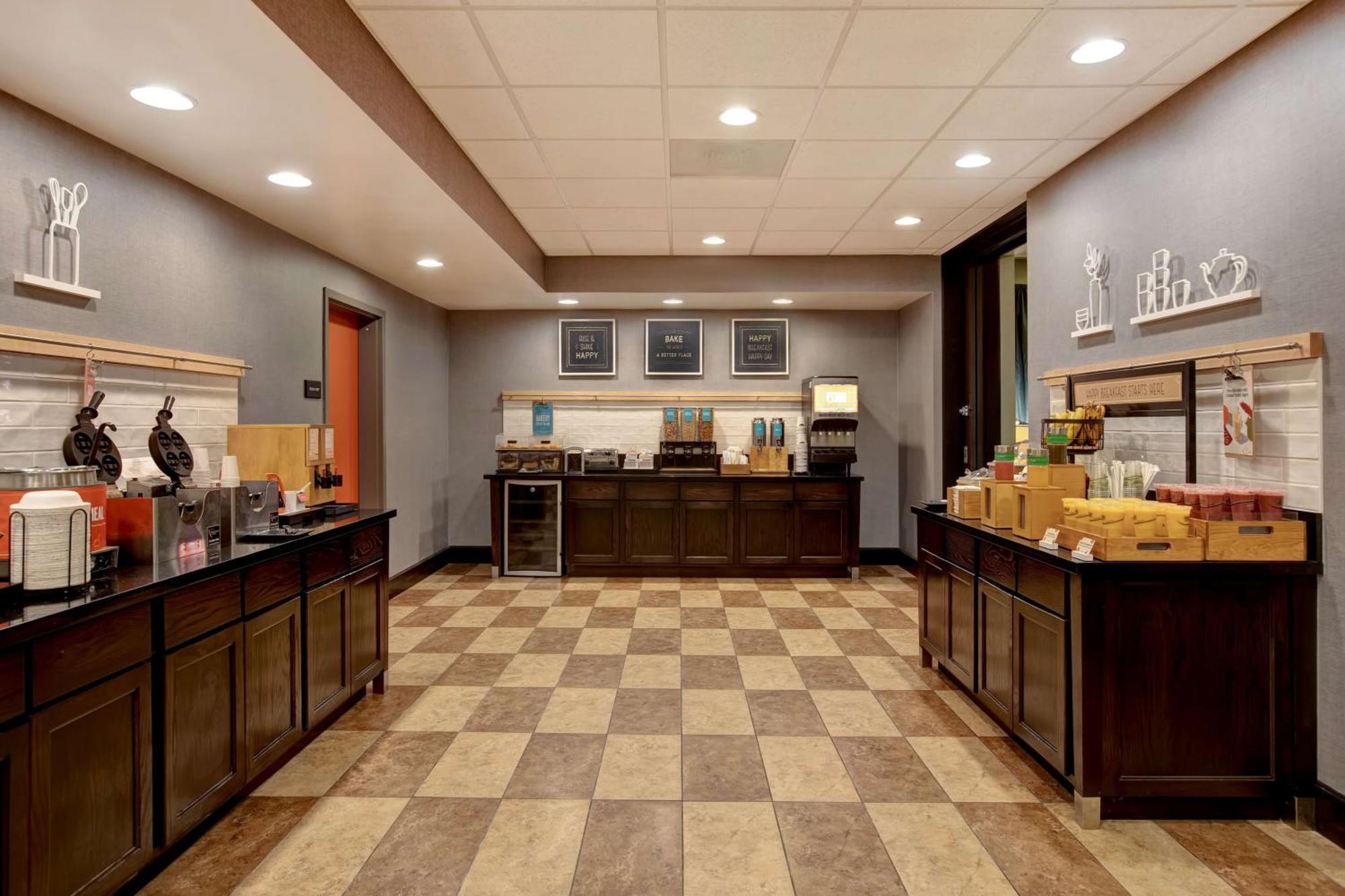 Hampton Inn Dekalb - Near The University Esterno foto