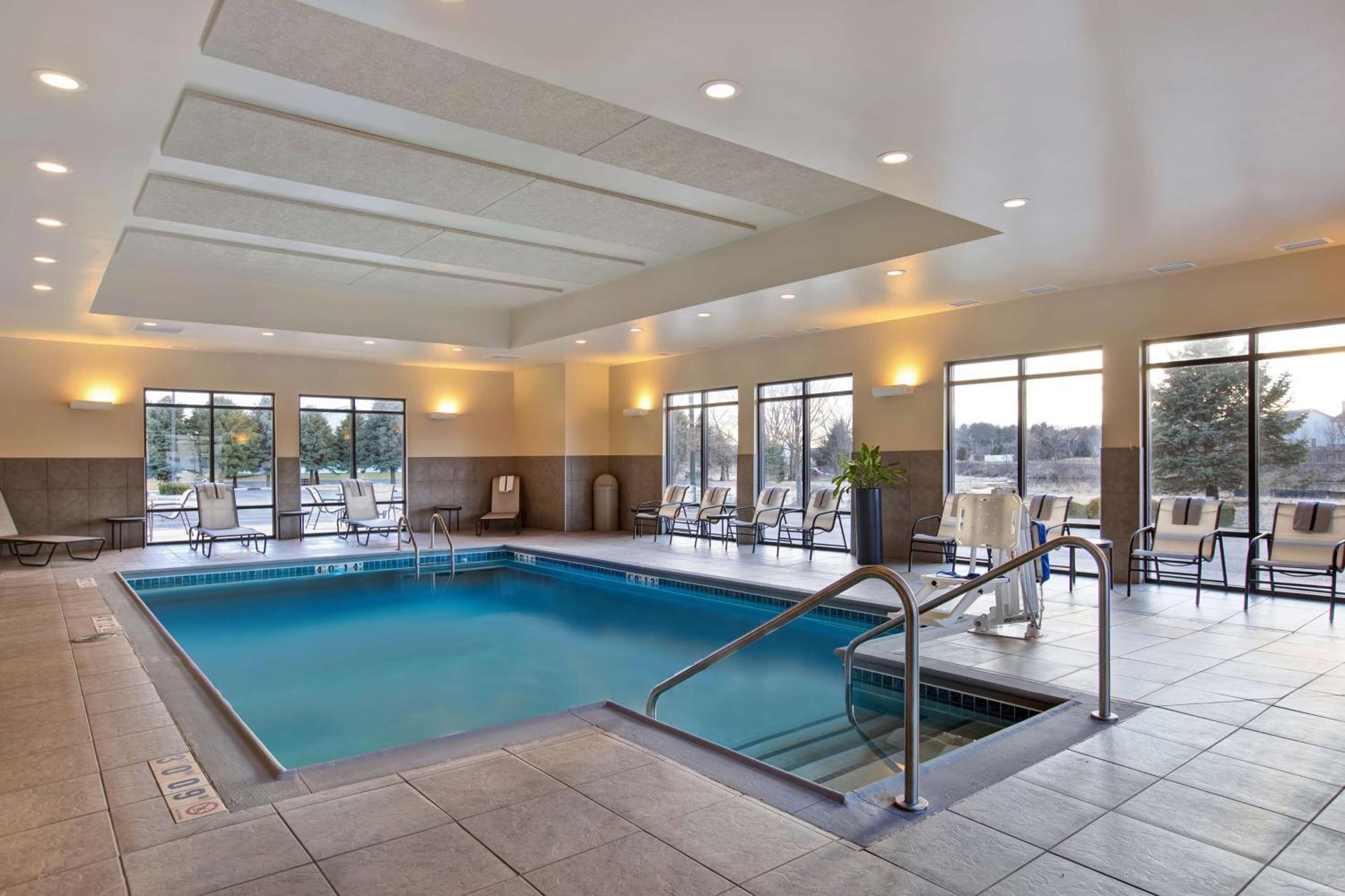Hampton Inn Dekalb - Near The University Esterno foto