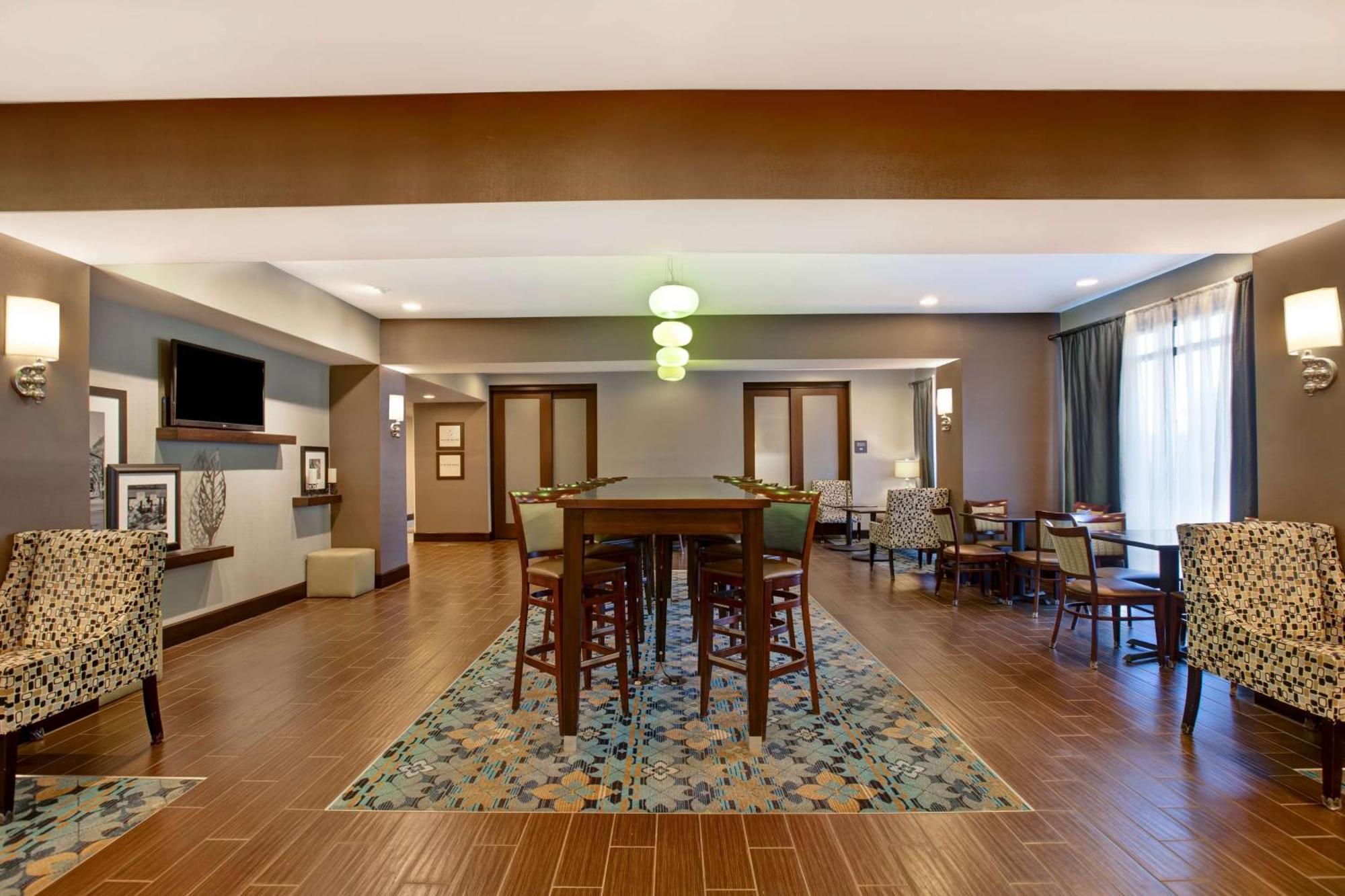 Hampton Inn Dekalb - Near The University Esterno foto