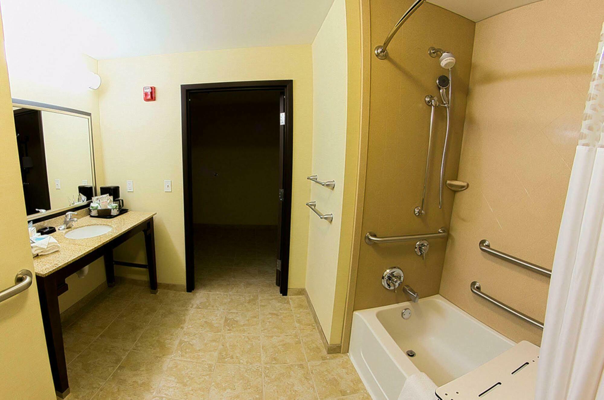 Hampton Inn Dekalb - Near The University Esterno foto